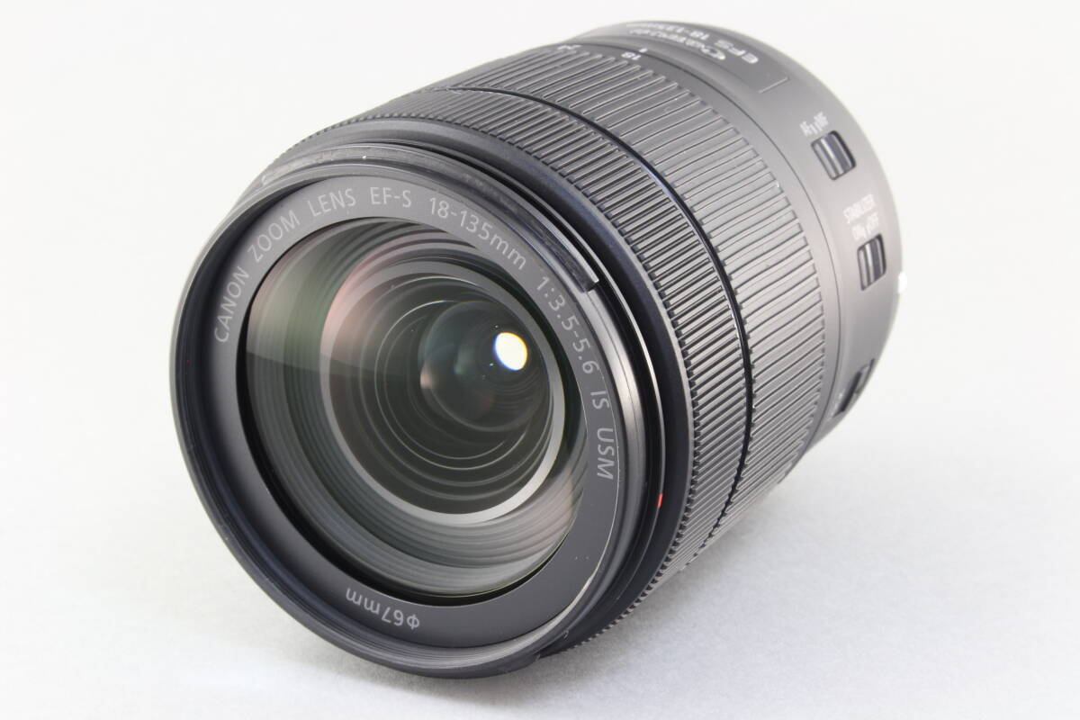 AA (極上美品) Canon キヤノン EF-S 18-135mm F3.5-5.6 IS USM 初期不良返品無料 領収書発行可能の画像2
