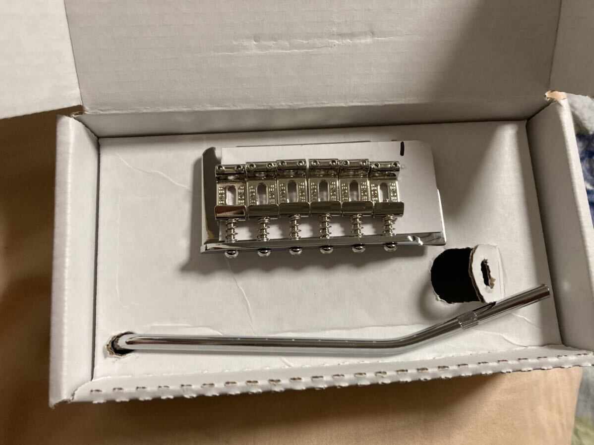 fender Deluxe Series 2-Point Tremolo Assembly， Chrome[#0992079000] トレモロ フェンダー ブリッジ 0885978521586 未使用品の画像3