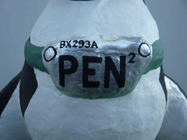 B524◆置物　ペンギン　アニメ　キャラクター　PEN2　幅39　奥行35　高さ63㎝　大型　ペンギン置物　飾り物◆中古◆P_画像9