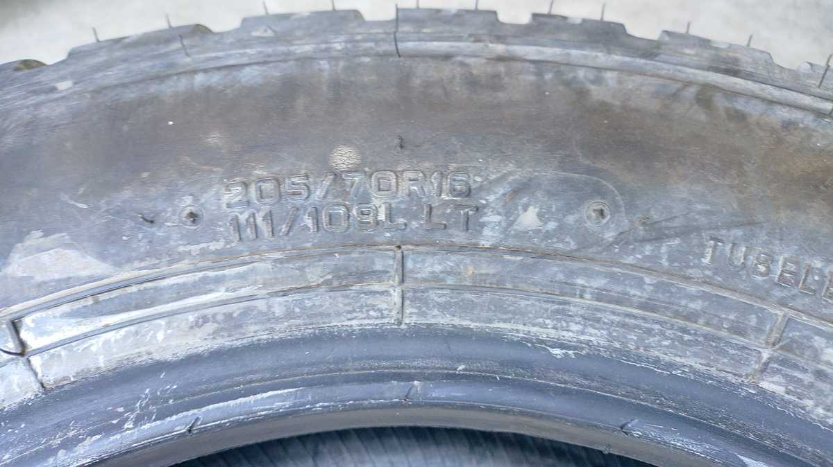 ☆未走行 スペア外し 205/70R16 111/109L LT DLダンロップ SP485 2020年製造 残り溝10㎜前後 夏タイヤ サマータイヤ 1本☆の画像3