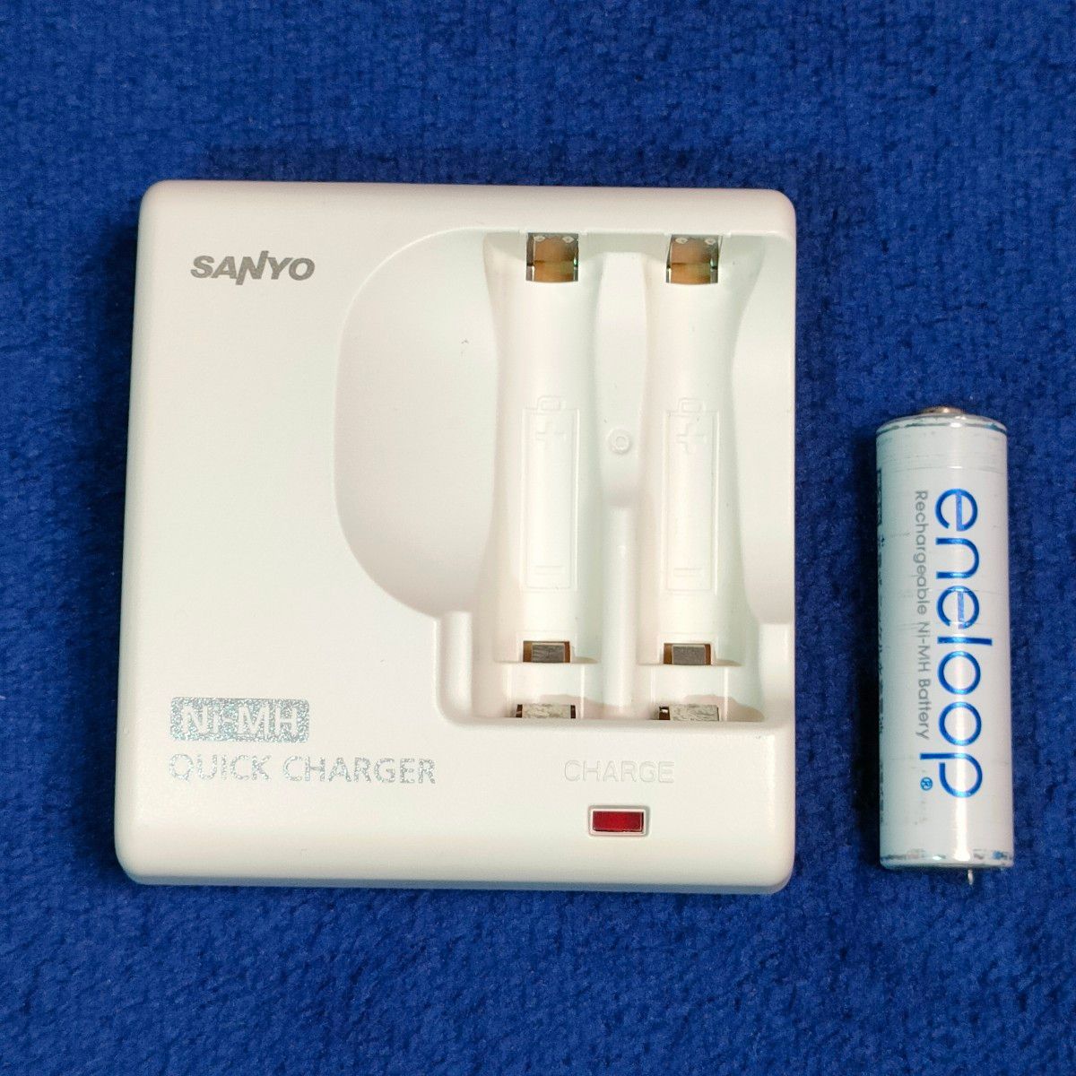 SANYO  急速充電器　NC-MDR02　・　SANYO　ニッケル水素電池　エネループ  単3形　HR-3UTG　1本