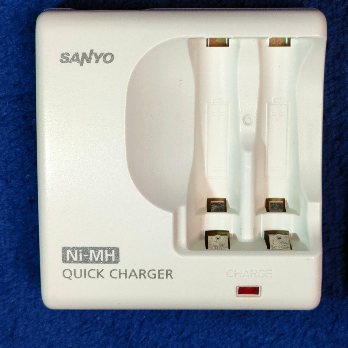 SANYO  急速充電器　NC-MDR02　・　SANYO　ニッケル水素電池　エネループ  単3形　HR-3UTG　1本