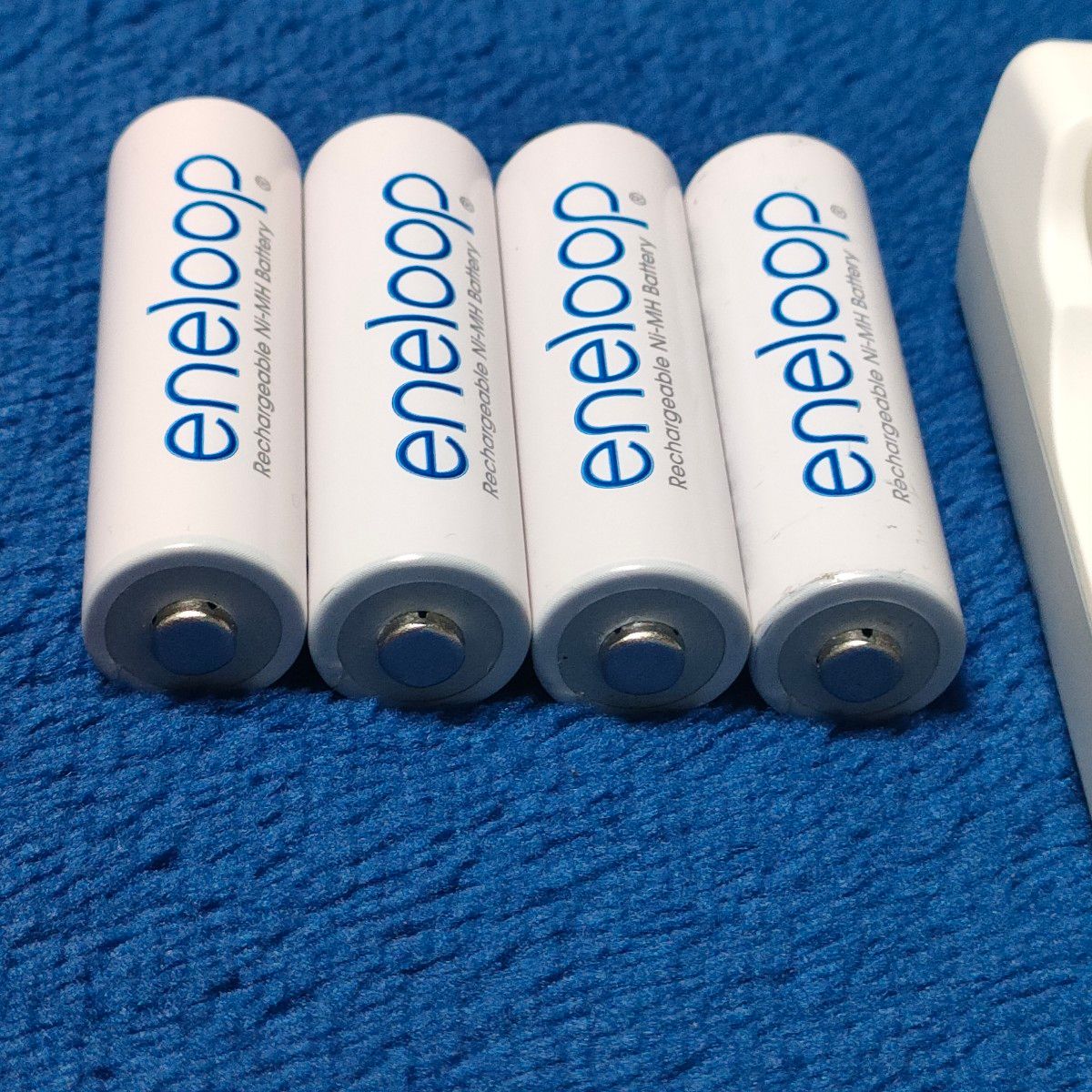 SANYO  急速充電器　NC-MDR02 ・SANYO　ニッケル水素電池　エネループ  単3形　HR-3UTGA