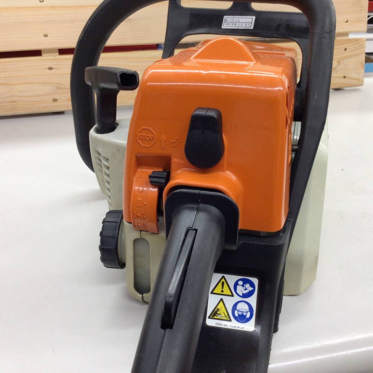 【中古品】 STIHL チェンソー MS170C-E 【代引きOK】_画像3