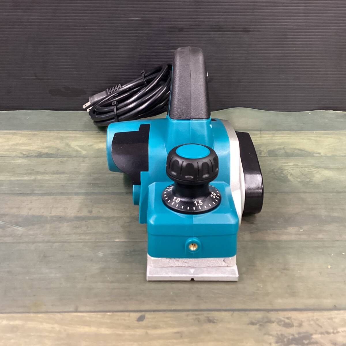 【中古品】 マキタ(makita) 電気カンナ KP0800A 研磨式 【代引きOK】_画像2