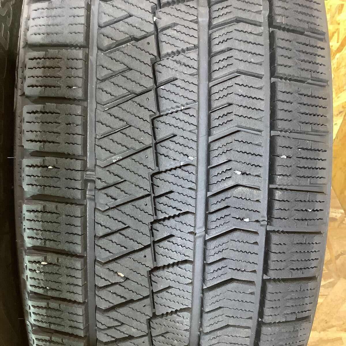 BRIDGESTONE BLIZZAK VRX2 ブリヂストン 225/45R18 スタッドレス 1本2021年製 3本2018年製 6〜7分山_画像5