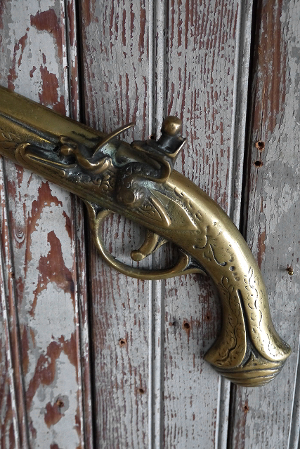アンティーク　拳銃モチーフ　ブラスウォールデコ　ペア [aw-265]真鍮デザインビンテージディスプレイUSAアメリカガンピストル_画像7