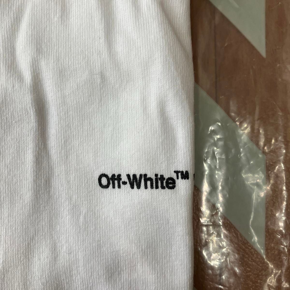 off-white Tシャツ（ビヨンセ、三代目JSB愛用ブランド）