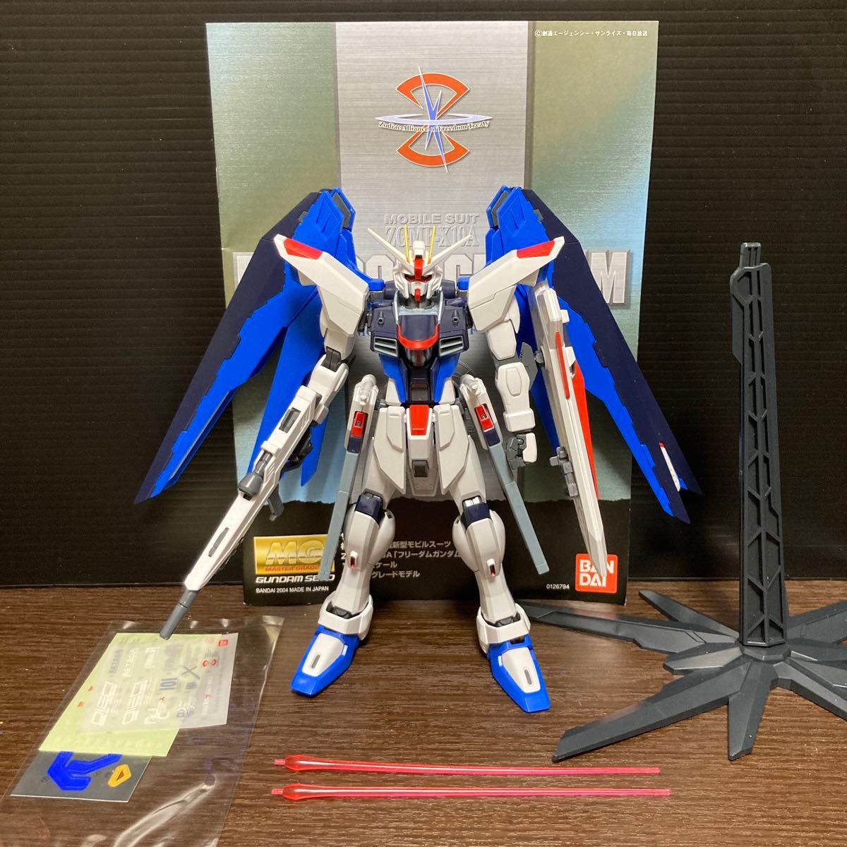 プラモデル完成品 BANDAI 1/100 MG ガンダムSEED フリーダム プラモデル完成品 BANDAI 1/100 MG ガンダムSEED フリーダム