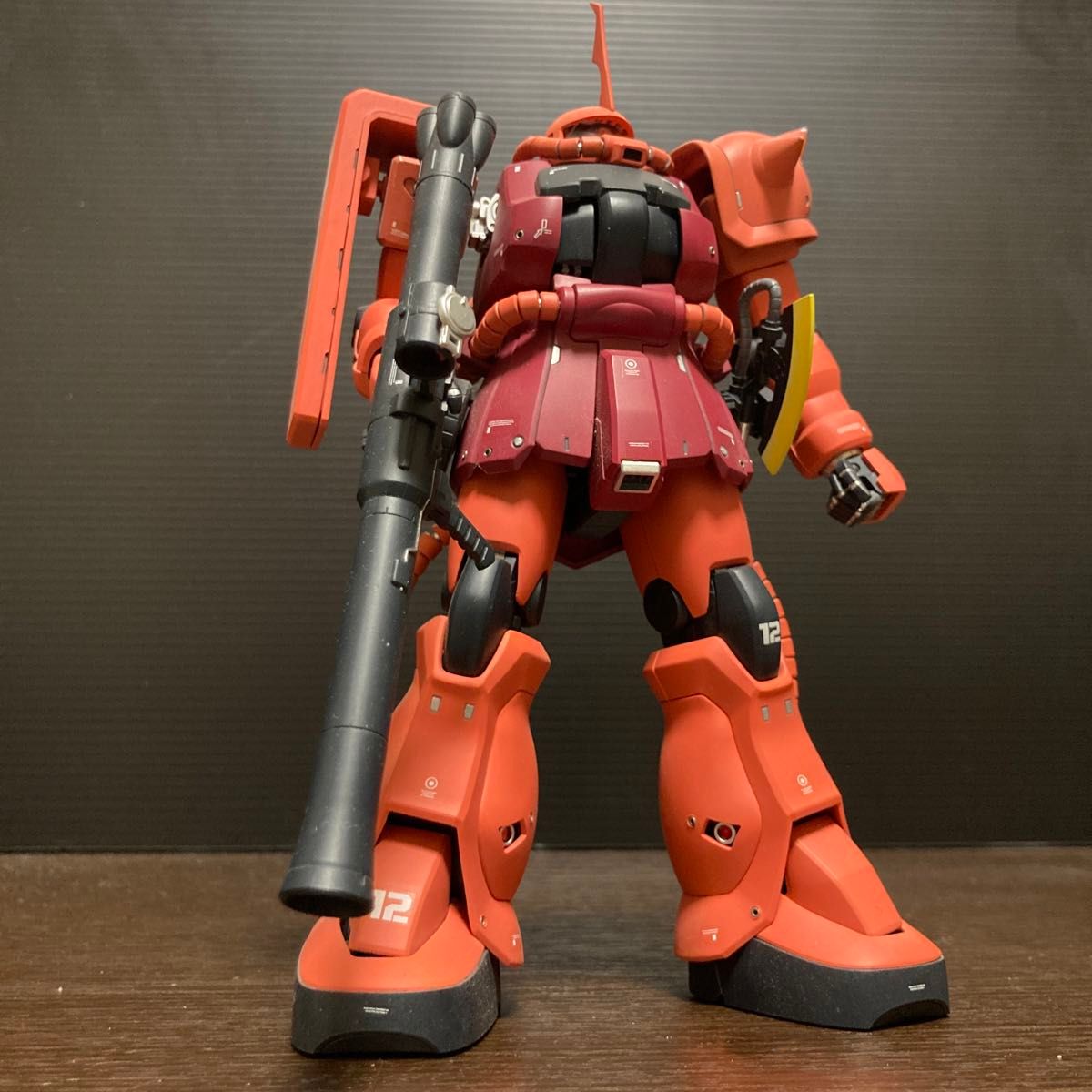 jnガンプラ塗装済み完成品ジャンク 機動戦士ガンダム MG 1/100 シャア専用ザクF2型 バンダイ プラモデル