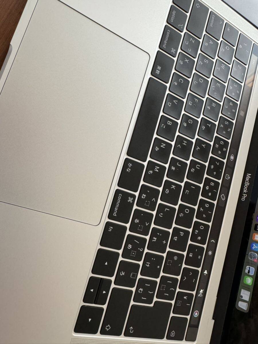MacBook Pro 2018 A1989 メモリ16GB まあまあ美品 おまけ多数 少々不具合もの画像5