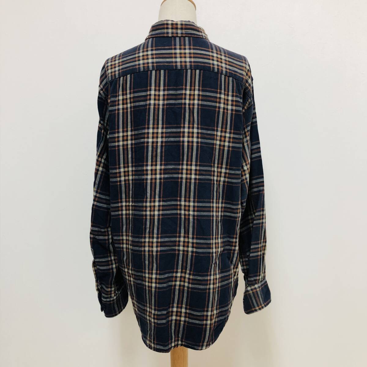 a04059 UNIQLO ユニクロ シャツ 長袖 胸ポケット 綿100％ 薄手 XL ネイビー チェック メンズ 古着 USED 万能 ベーシックカジュアルスタイル_画像3