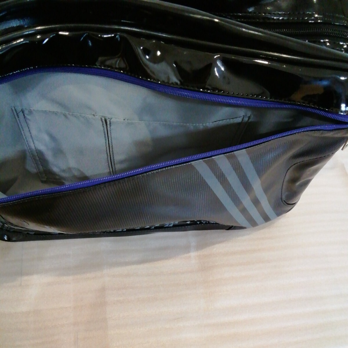 adidas エナメル ショルダーバッグ スポーツバッグ 肩掛け 大容量の画像7