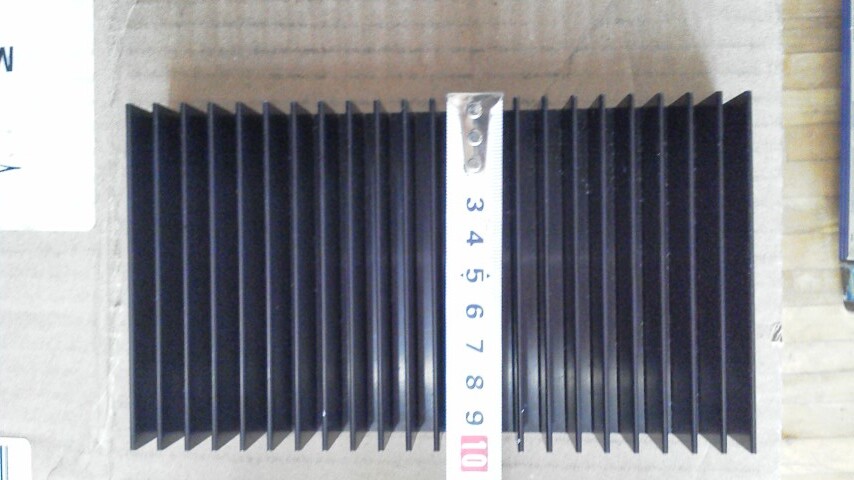  aluminium heat sink .. vessel .. fins approximately 17.5cm x 10cm x 3.3cm board thickness 8mm 1 piece..