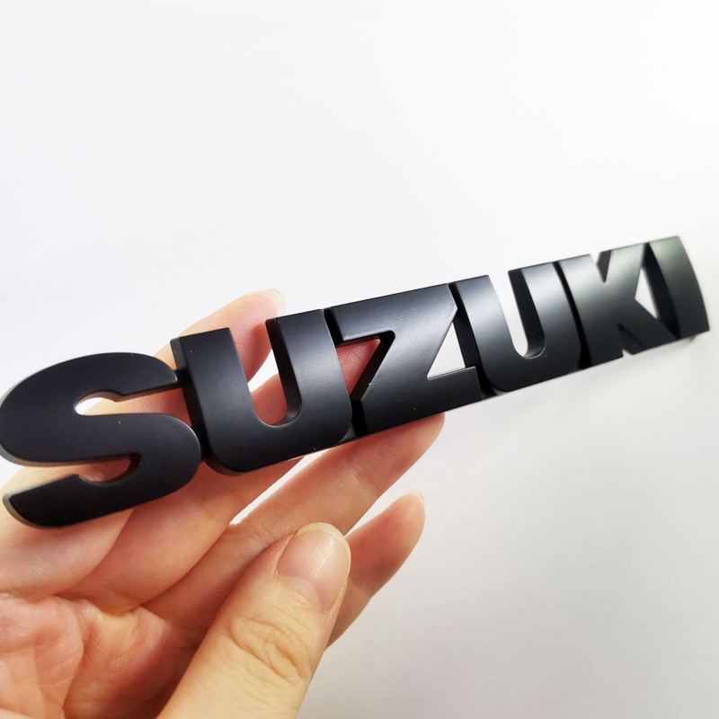 【２個セット・送料込】SUZUKI(スズキ) 3Dエンブレム(両面テープ付) マットブラック 縦2.5cm×横15.2cm プラスチック製　_画像1