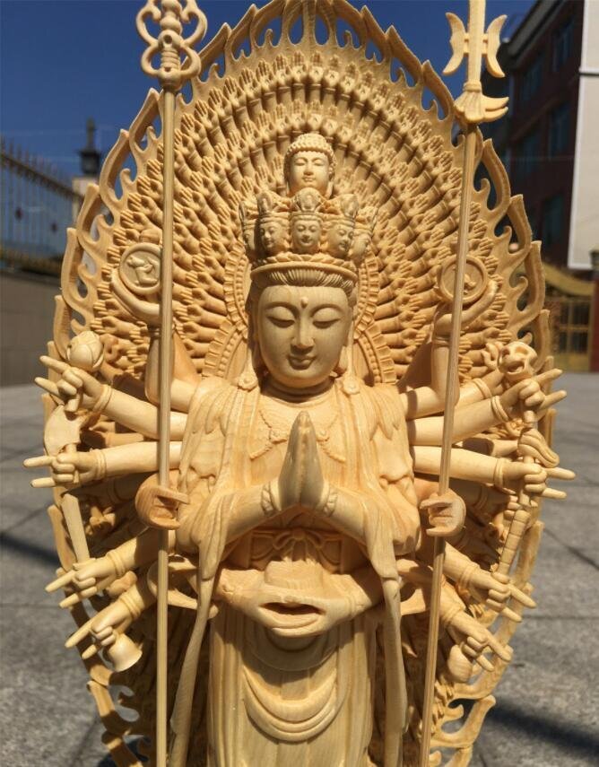 上品/綺麗 仏教美術 精密彫刻 仏像 手彫り 八角台座 桧木製 千手観音菩薩 高さ約43ｃｍの画像3