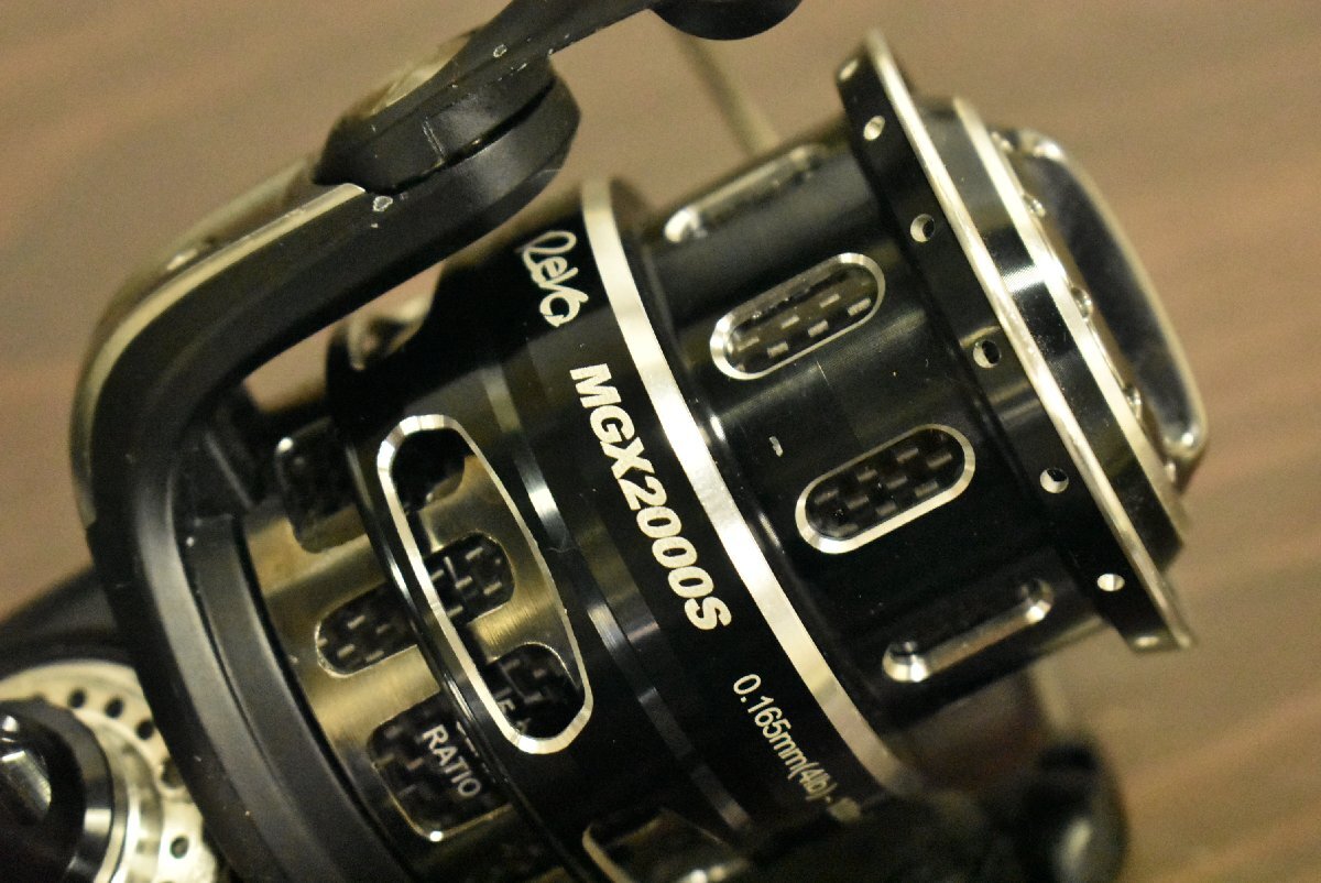 【売り切り★】アブガルシア レボ MGX2000S AbuGarcia Revo MGX スピニングリール ブラックバス シーバス エギング（CKN_O1）の画像2