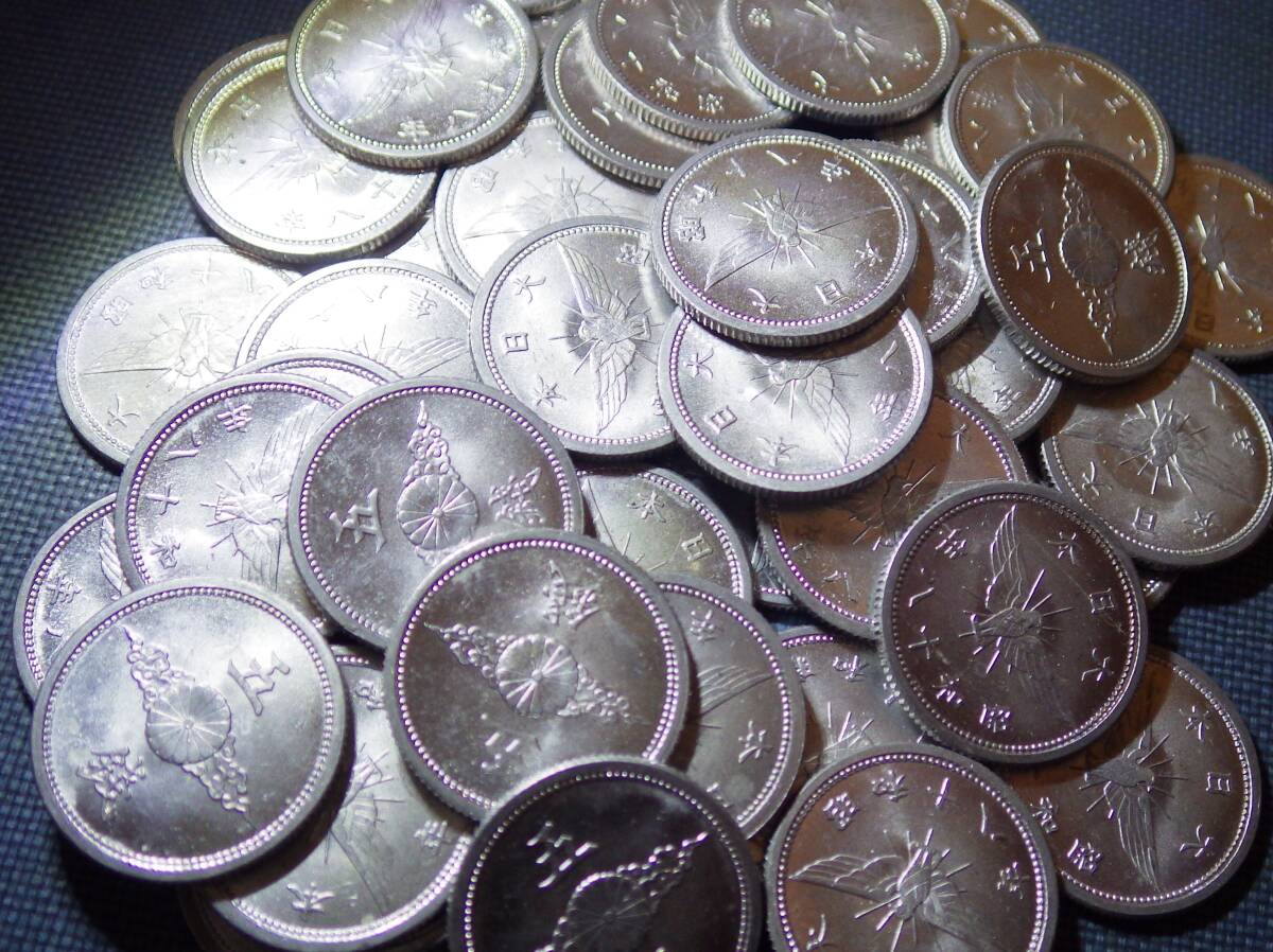 5銭アルミ貨 昭和18年 完未48枚 三和銀行 銀座支店 ロール出し                      特年 古銭 アンティークコインの画像3