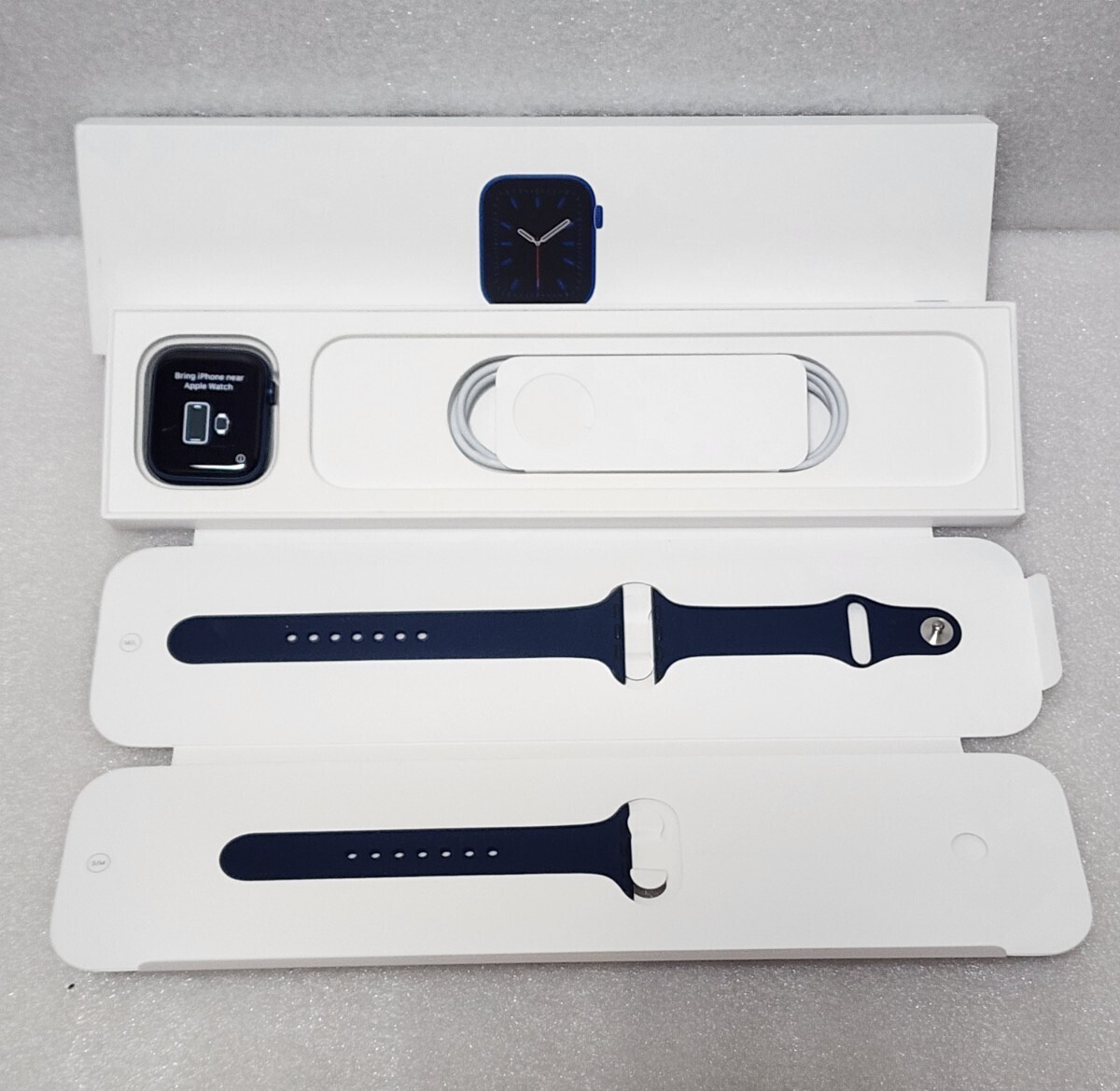 ジャンク Apple Watch Series 6（GPS + Cellularモデル）- 44mmの画像1