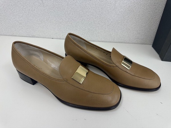 E117-S3-14097 GUCCI グッチ 100 0431 ローファー パンプス 靴 ベージュ レザー 女性用 36 1/2 現状品①の画像4