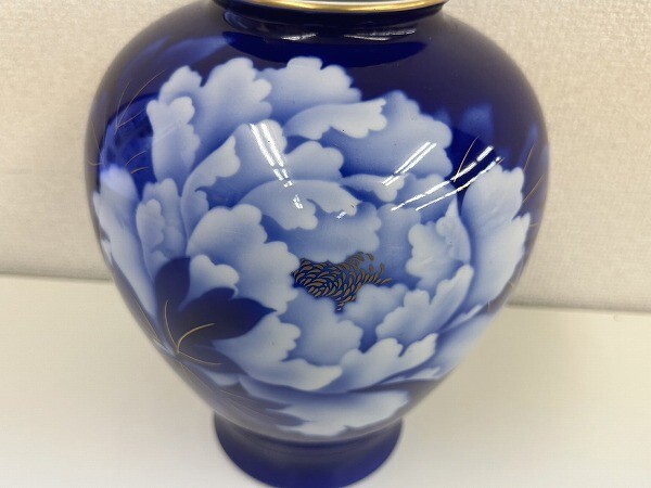 F029-J9-3684 深川製磁 深川ブルー 花瓶 フラワーベース 金彩 : 高さ27cm現状品①の画像2