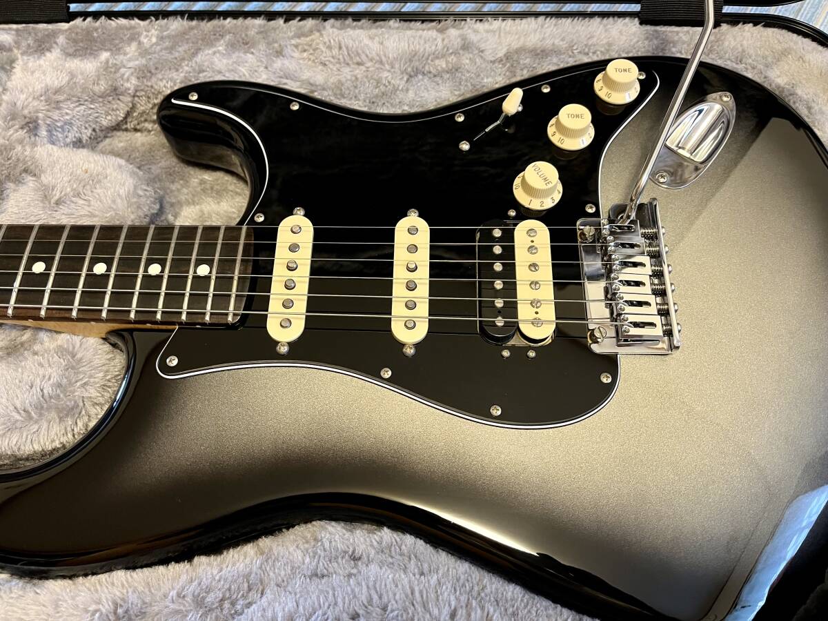 レア Fender American Professional Stratocaster Limited Edition Silverburst HSS 美品の画像2