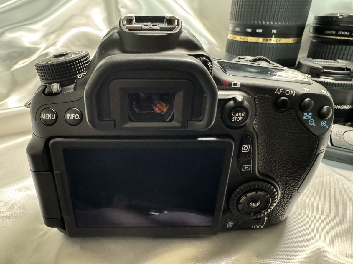送料込 Canon EOS 70D デジタル一眼レフカメラ レンズ4本 バッテリー4本セット Tam16-300 70-300 EFS10-22 yongnuo50mm 充電器 リモコン の画像2