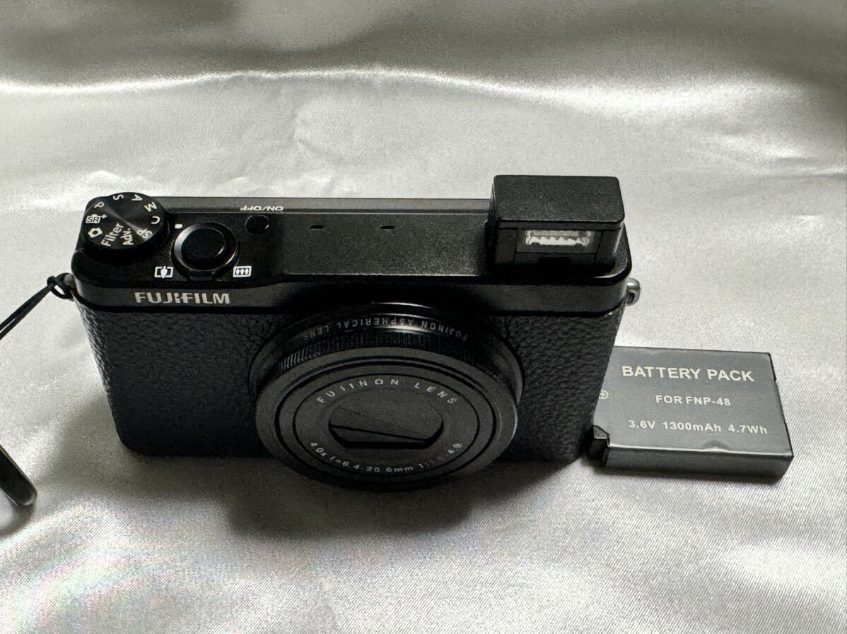 送料込 不具合有り 富士フイルム コンパクトデジタルカメラ FUJIFILM XQ1 ブラック ブルーレザー 美品 レア_画像3