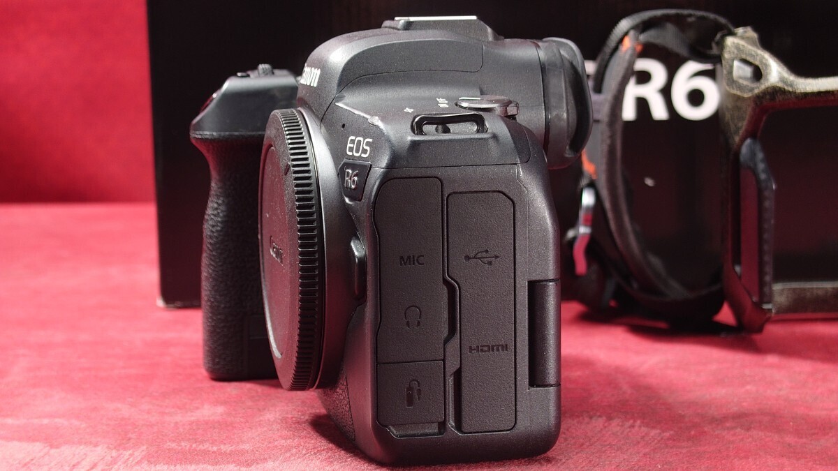 キヤノン EOS Ｒ６ バッテリー2個と専用フレームのおまけ付き Canon eos r6 の画像3
