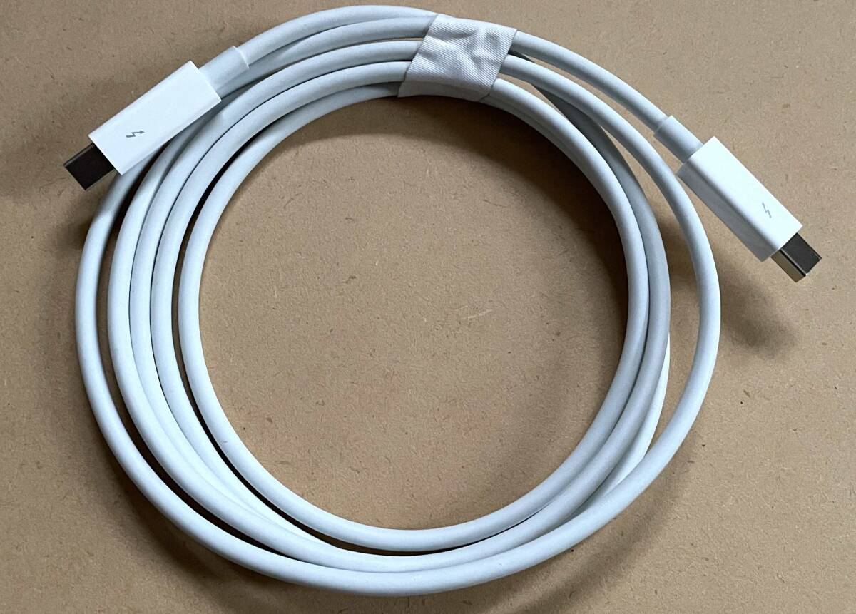 Apple Thunderbolt2 ケーブル（2.0 m）- ホワイトの画像1