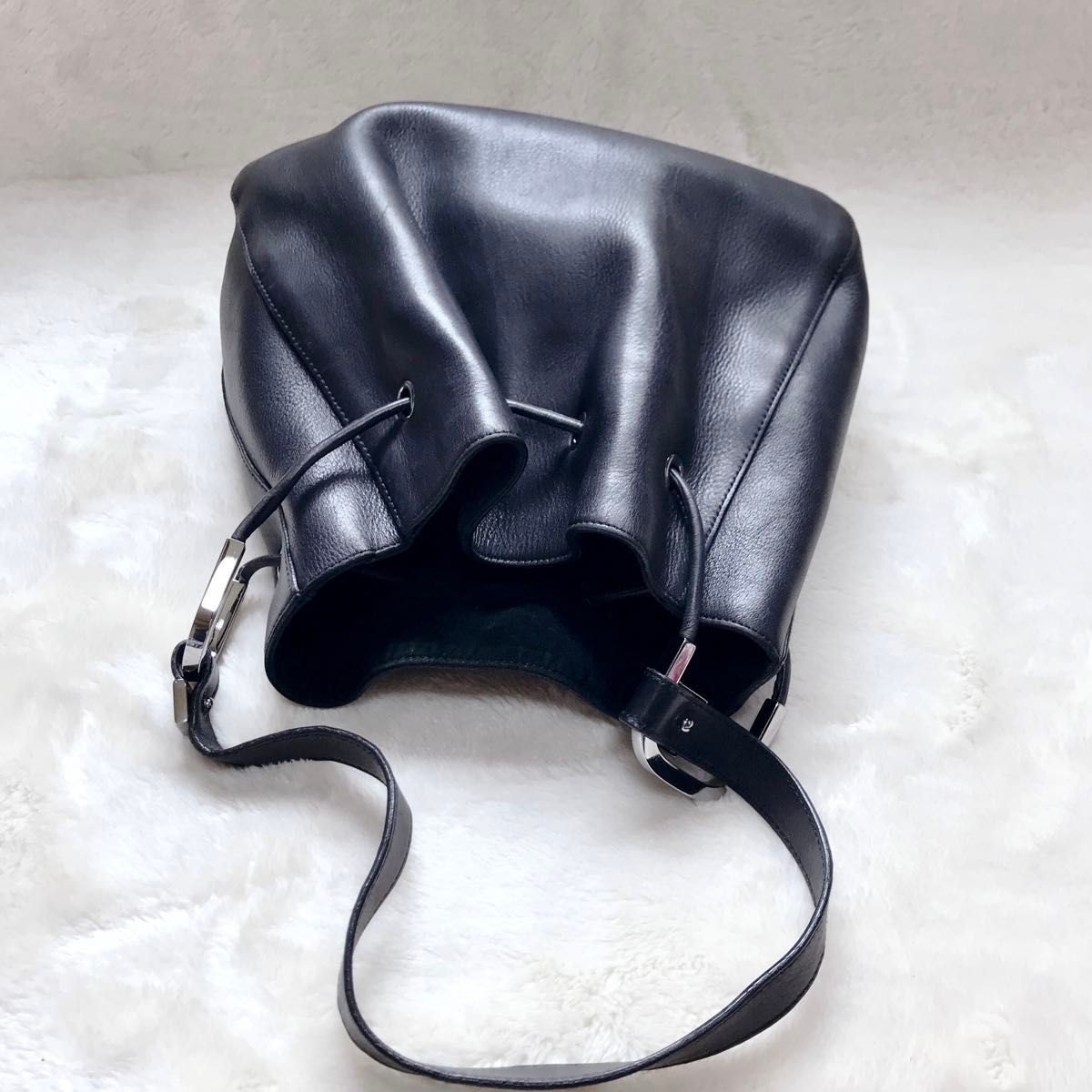 極美品 GUCCI グッチ オールレザー ショルダーバッグ ロゴ 極美品 GUCCI グッチ オールレザー ショルダーバッグ ロゴ