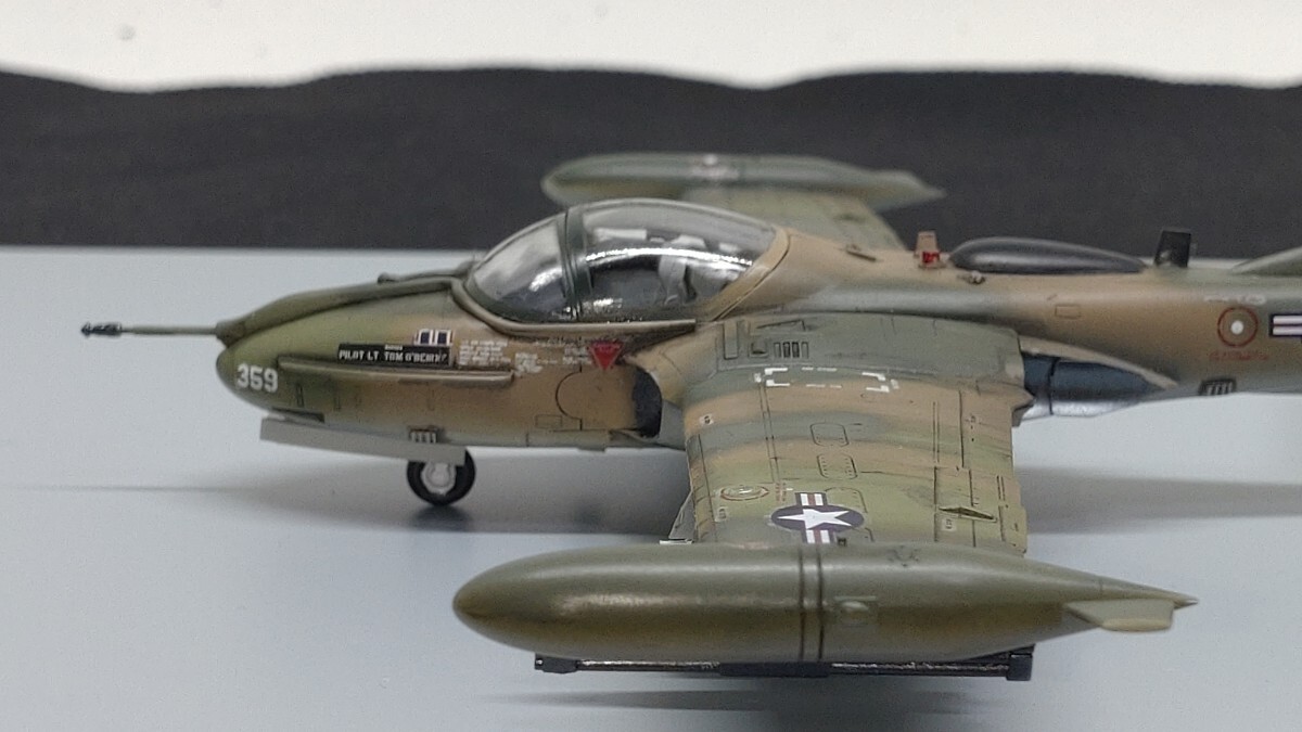 ☆1円スタート☆ アカデミー1/72 アメリカ空軍 A-37B ドラゴンフライ 塗装済み完成品