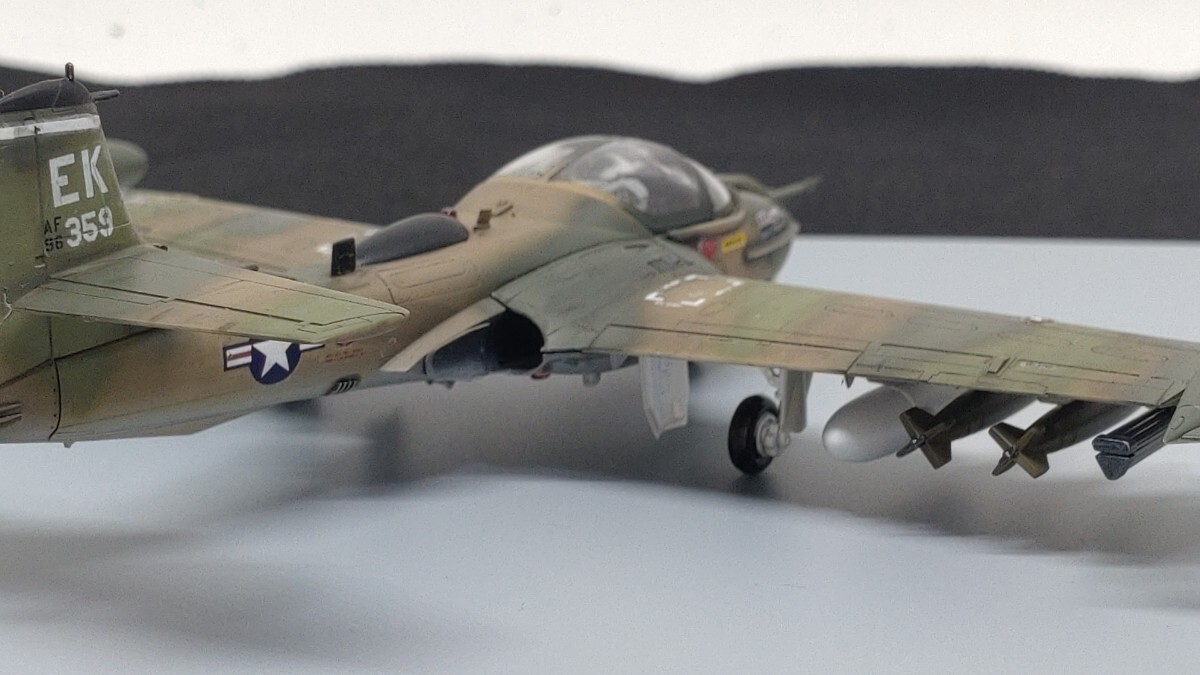 ☆1円スタート☆ アカデミー1/72 アメリカ空軍 A-37B ドラゴンフライ 塗装済み完成品