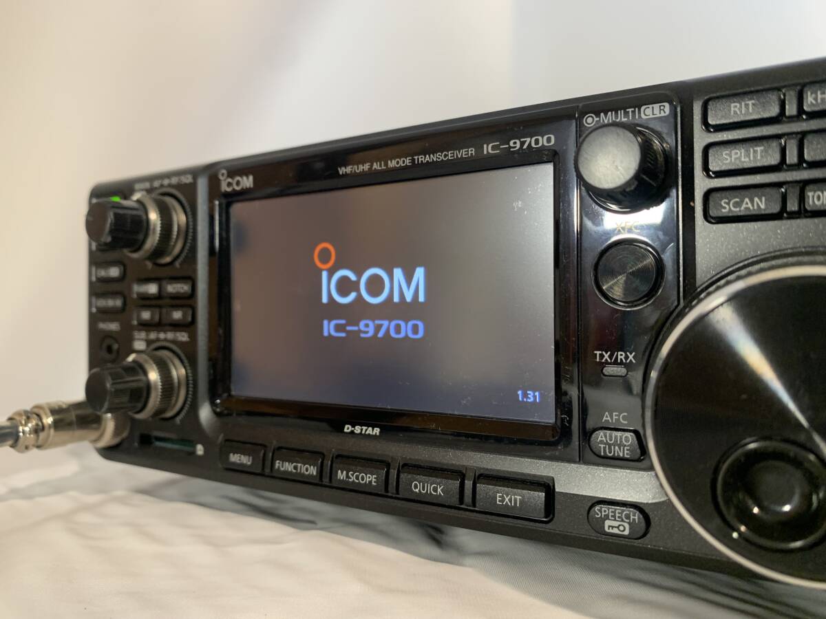 美品！ICOM アイコム IC-9700 144MHz+430MHz+1200MHz 〈SSB/CW/RTTY/AM/FM/DV/DD〉 送信出力 50W 無線機 価格 206,800円 多数付属品有り！の画像4