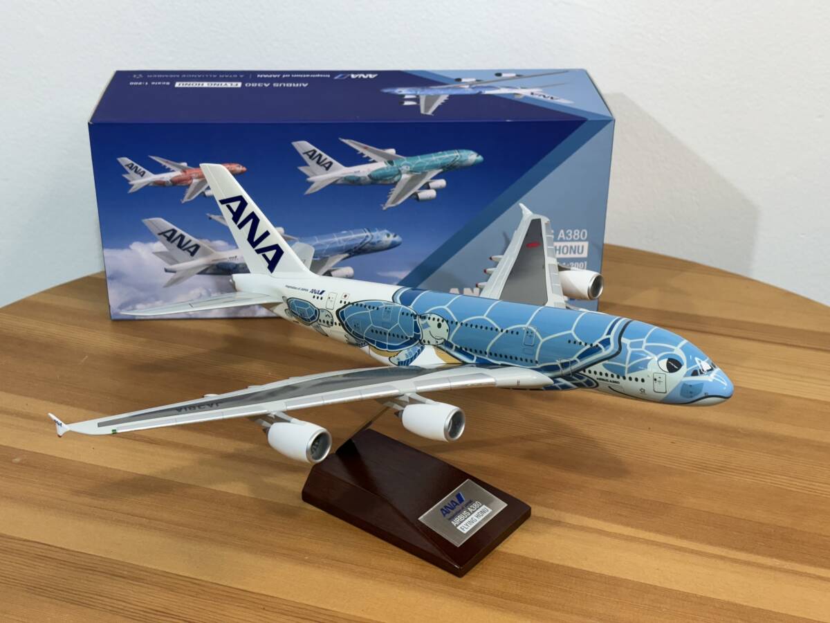 【保管品】ANA HAWAii 1:200 AIRBUS A380 FLYING HONU エアバス モデルプレーン 飛行機模型 プラモデルの画像1