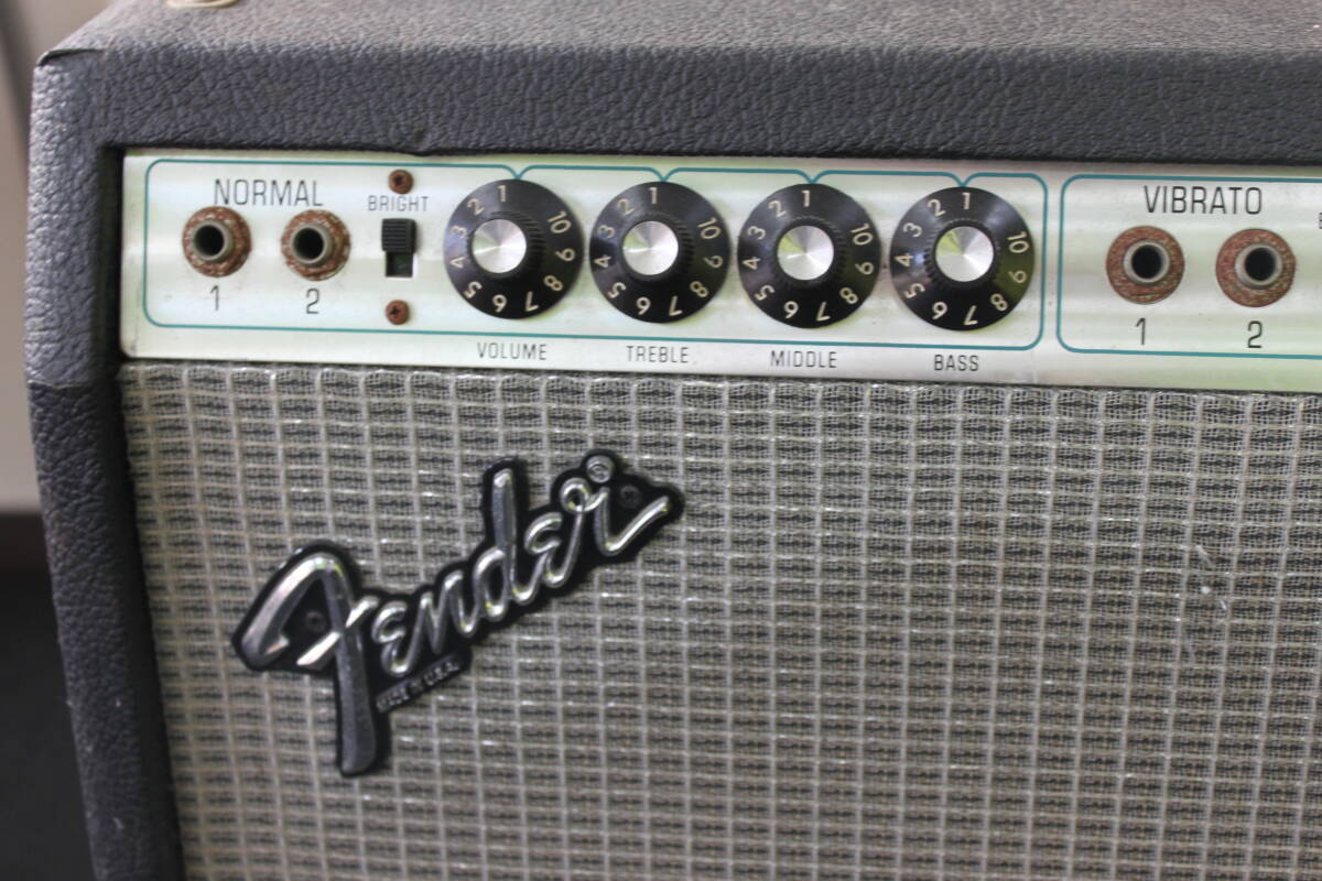 〇中古品 保管品 通電のみ確認済 Fender フェンダー TWIN REVERB ツインリバーブ ギターアンプ 真空管 機材 レトロ 昭和/激安1円スタートの画像2