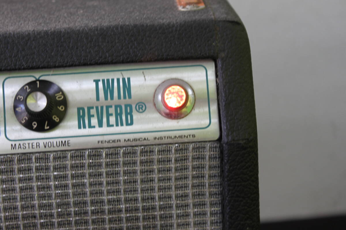 〇中古品 保管品 通電のみ確認済 Fender フェンダー TWIN REVERB ツインリバーブ ギターアンプ 真空管 機材 レトロ 昭和/激安1円スタートの画像6