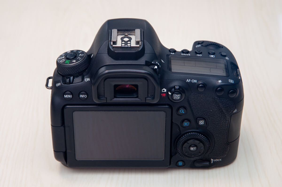 中古品 キヤノン Canon EOS 6D Mark II 付属品多数の画像3