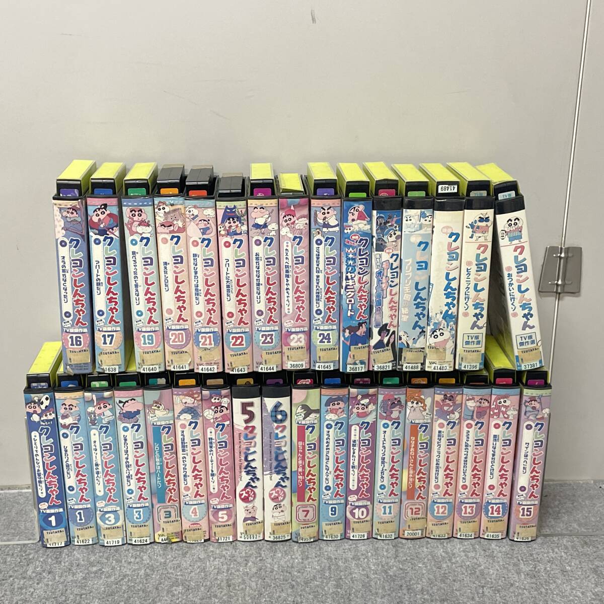 6a1828J◆レンタル落ち クレヨン しんちゃん VHS ビデオ テープ まとめて 33本 アニメ 児童 昭和 レトロ 現状品の画像1