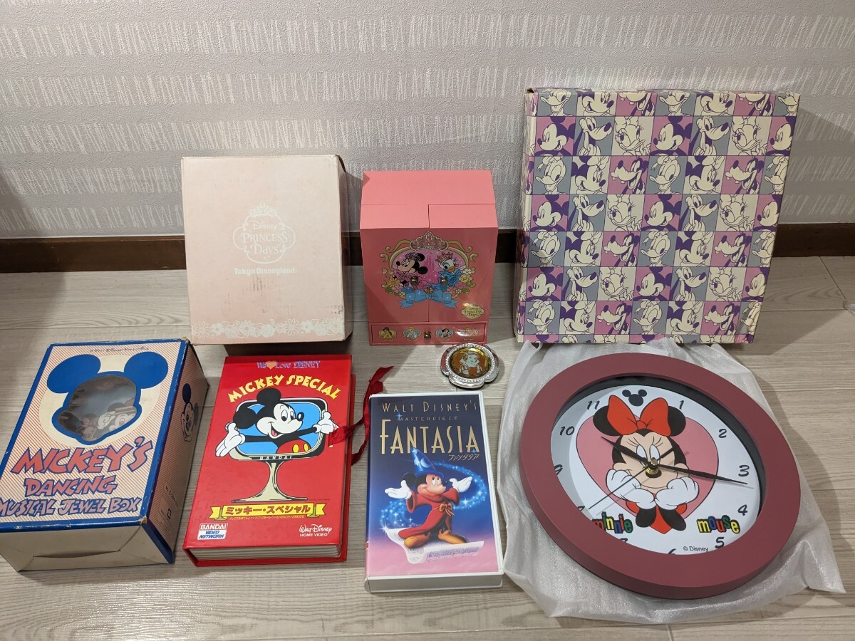 【F257】 ディズニー グッズ おまとめ 掛け時計 小物入れ オルゴール ジュエリーボックス ビデオ VHS Disneyの画像1