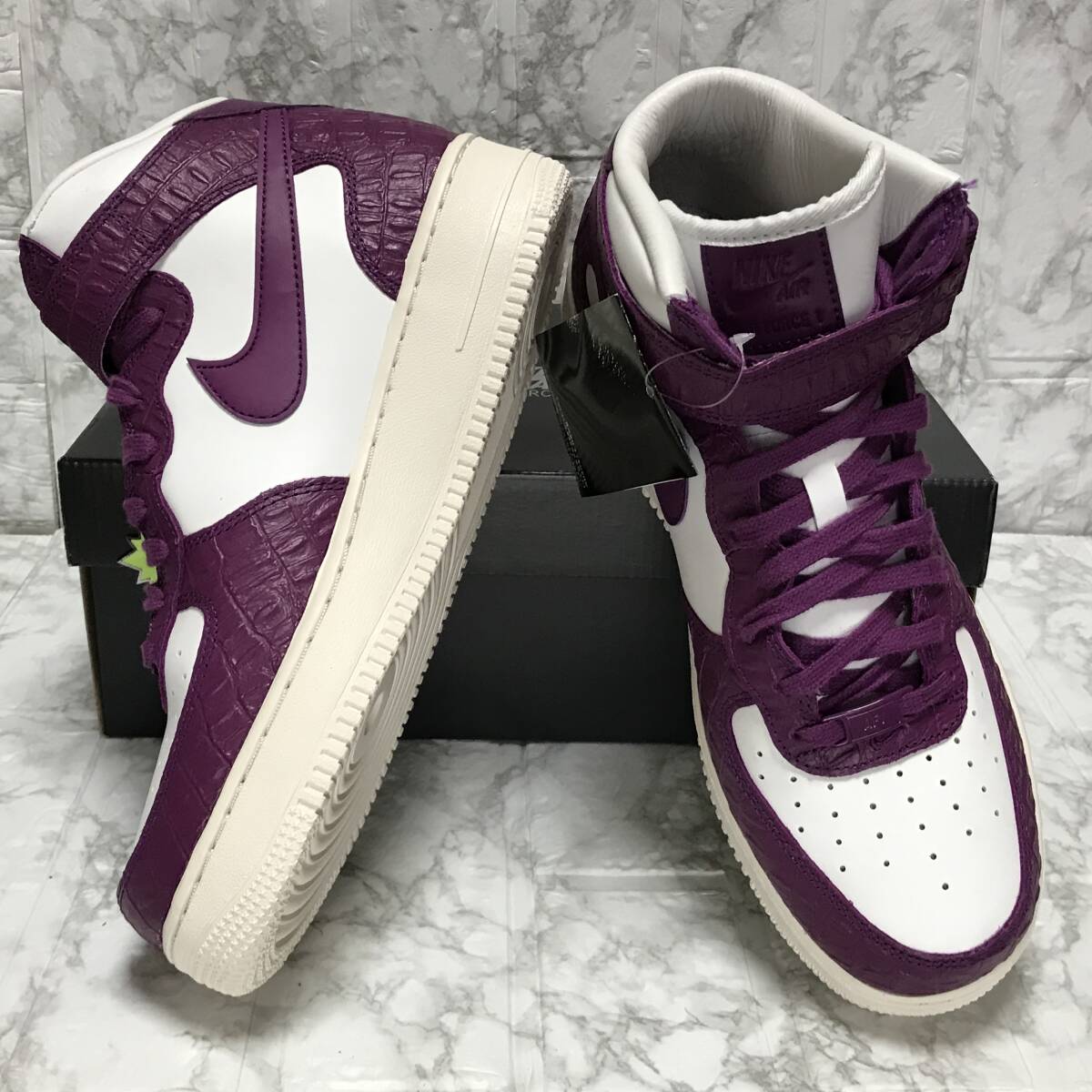 【新品/箱付】メンズ27cm★NIKE WMNS AIR FORCE 1'07 MID LX（ナイキ エア フォース 1 '07 ＭID LX）パープル/ホワイトの画像1