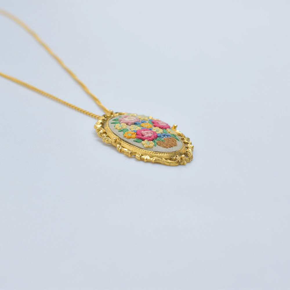 プチポワン風 花刺繍 デザイン ペンダント ネックレス ゴールド 首飾り アクセサリー フラワー アンティーク調【商品説_画像5