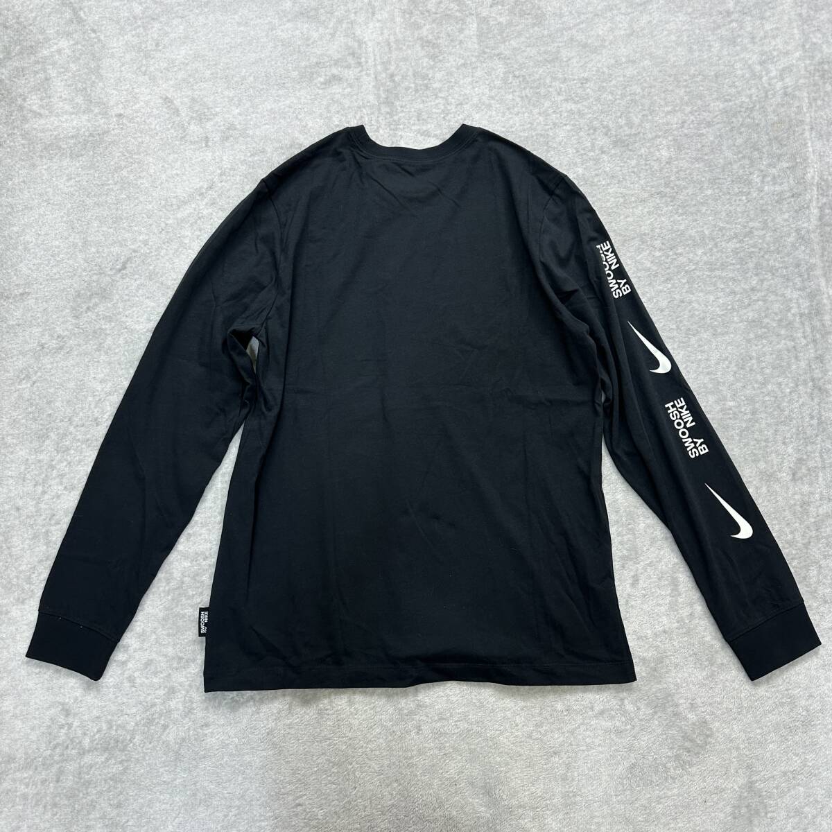 新品未使用 NIKE Lサイズ ナイキ ロンT 2枚セット Tシャツ スウッシュ SWOOSH カットソー ブラック 黒 ホワイト 白 人気ロゴ 正規品の画像5