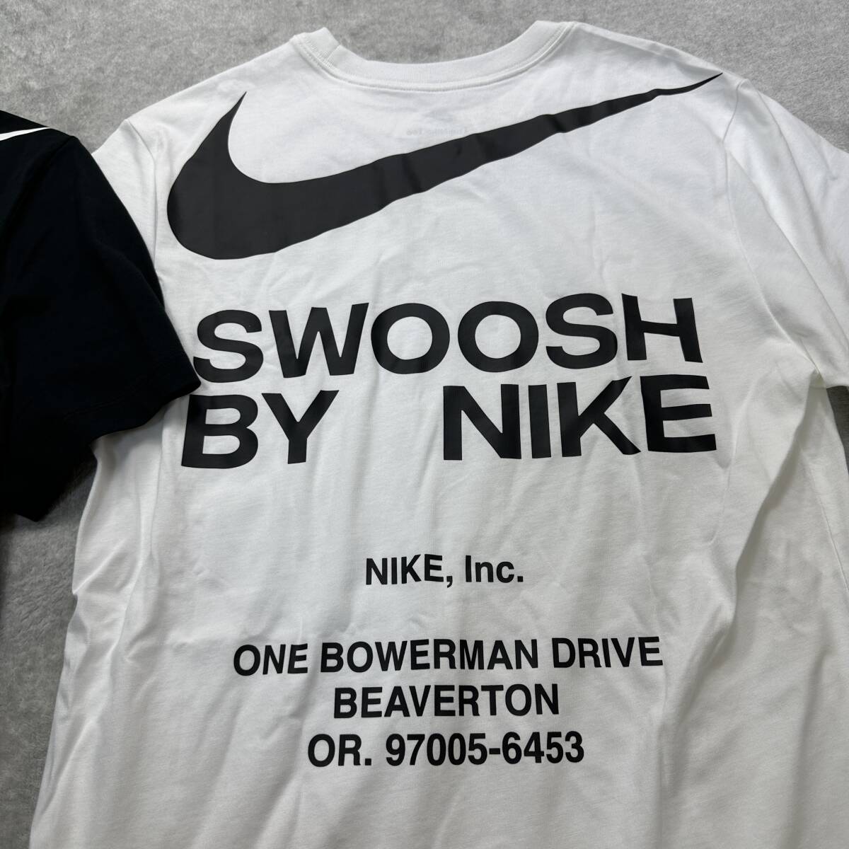 新品未使用 NIKE NIKE XLサイズ ナイキ Tシャツ 2枚セット カットソー SWOOSH スウッシュ 人気ロゴ ブラック 黒 ホワイト 白 正規品の画像4