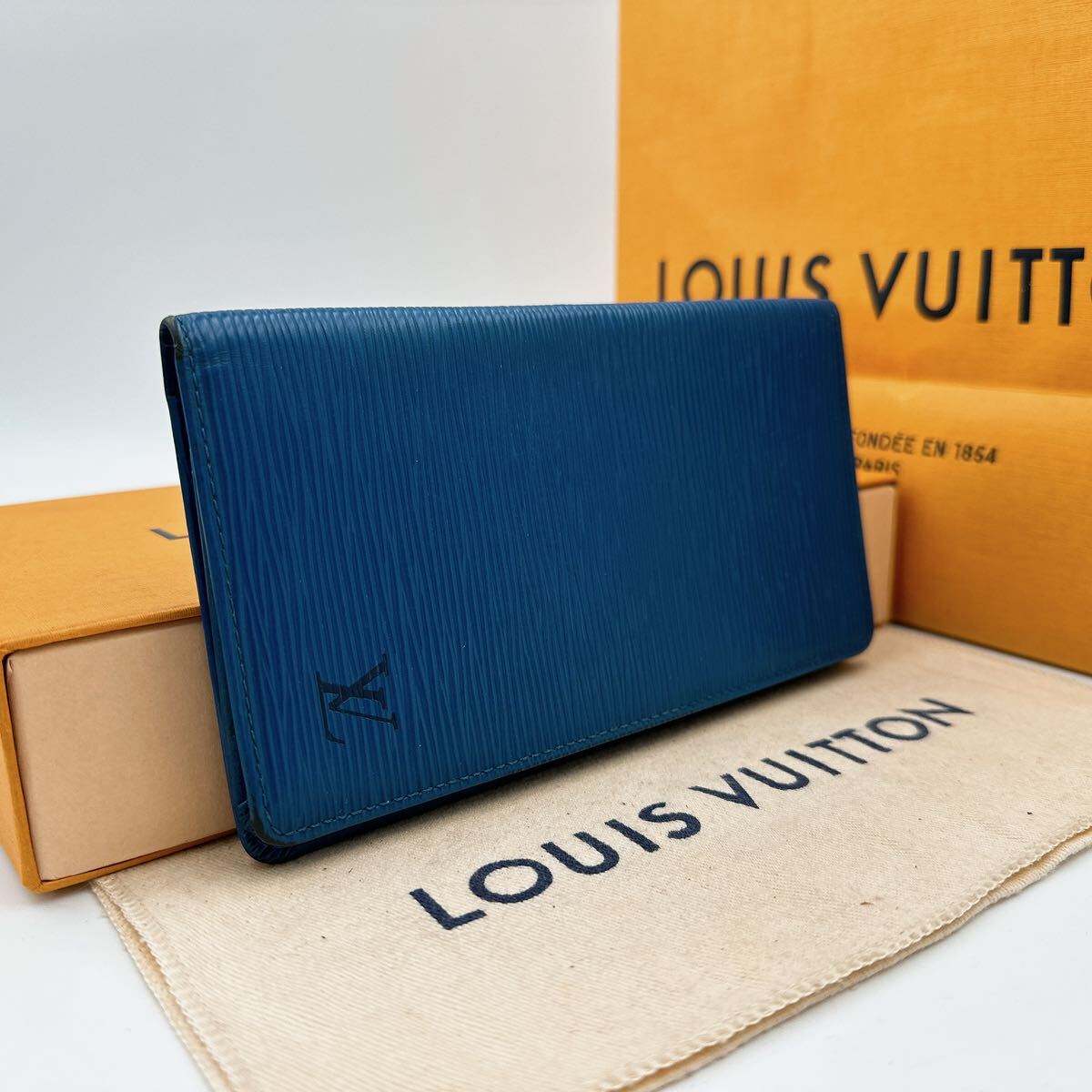 2720【美品】LOUIS VUITTON ルイヴィトン エピ トレドブルー ポルトカルトクレディ 長財布 二つ折り財布 札入れ ウォレット M63215/CA1915の画像1