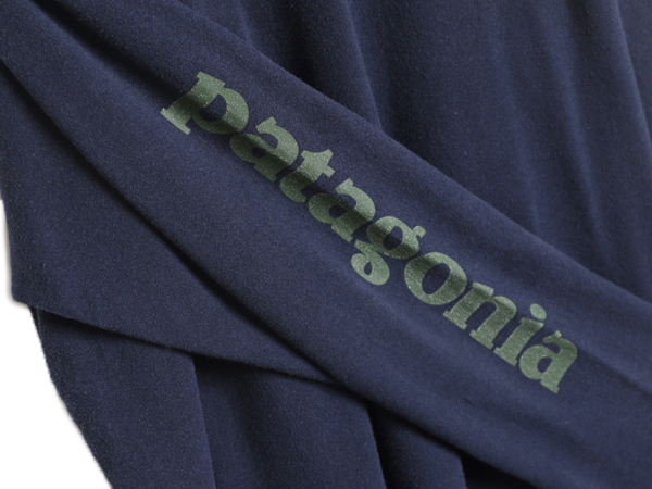 17年製 パタゴニア プリント 長袖 Tシャツ メンズ M / 古着 Patagonia アウトドア ロンT ロングスリーブ 袖プリント クルーネック ネイビー_画像5