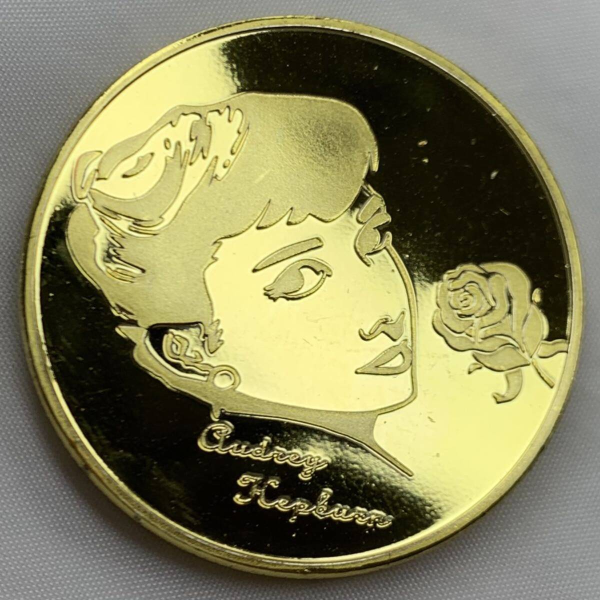 海外古銭 オードリー・ヘプバーン 記念金貨 メダル 約39.8*4.2mm30.5g 外国貨幣 渡来銭 参考品 h9の画像2