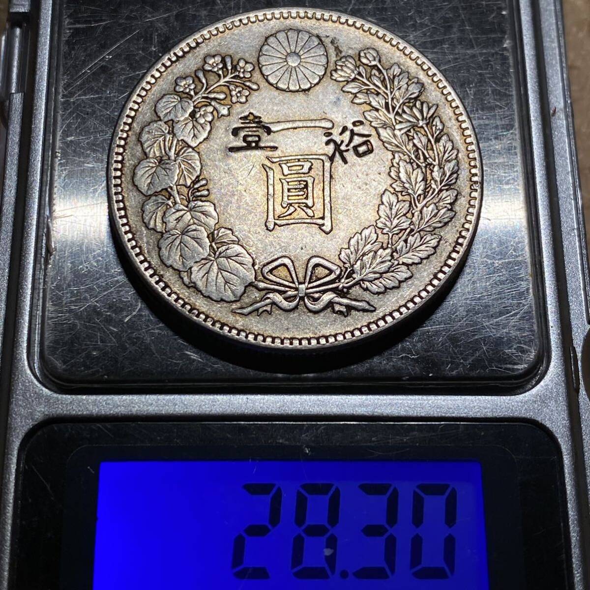 新1円銀貨 明治7年 大型 約28.30g 刻印あり 日本古銭 一圓 一円 銀貨 硬貨 貨幣 コインコレクションの画像8