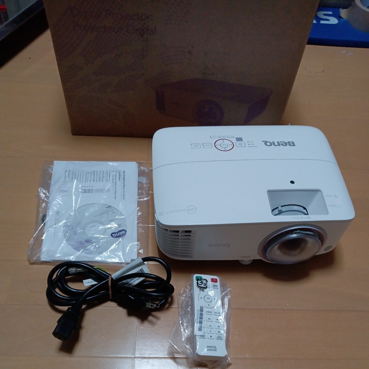 BenQ　TH671ST デジタルプロジェクター_画像1