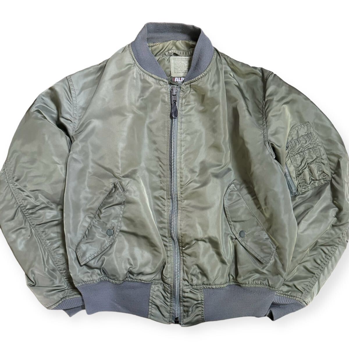 ALPHA INDUSTRIES 米国製 80s 初期 MA-1 三本タグ 民間 フライト ALPHA INDUSTRIES 米国製 80s 初期 MA-1 三本タグ 民間 フライト